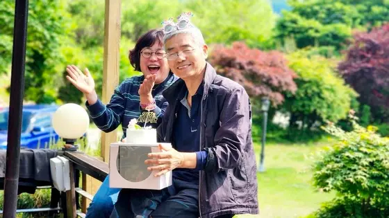 생일 케이크에 환호