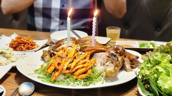 생일 족발 한 상